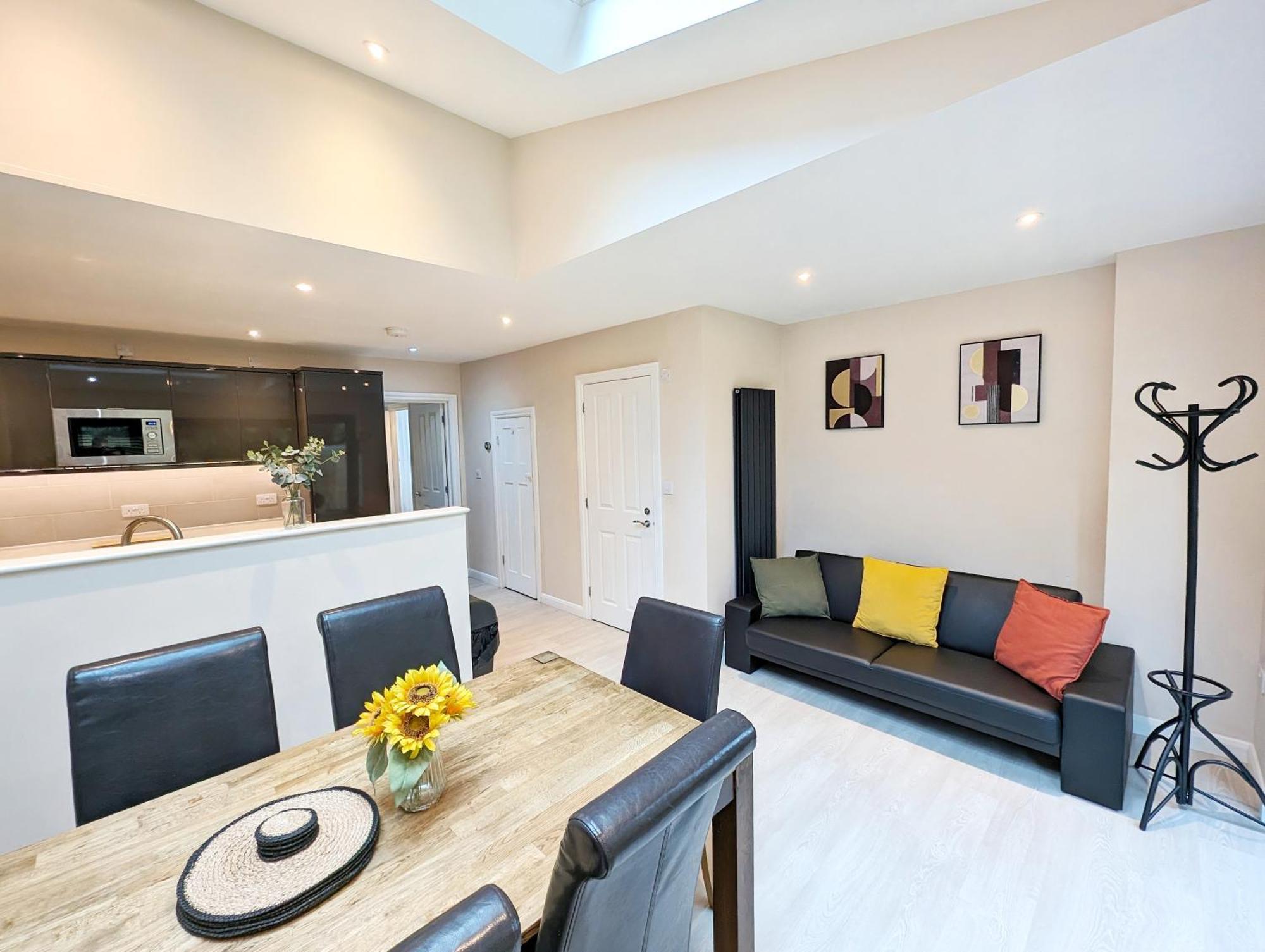 Central Cambridge, Charming 3-Bed House With Free Parking! Exterior photo